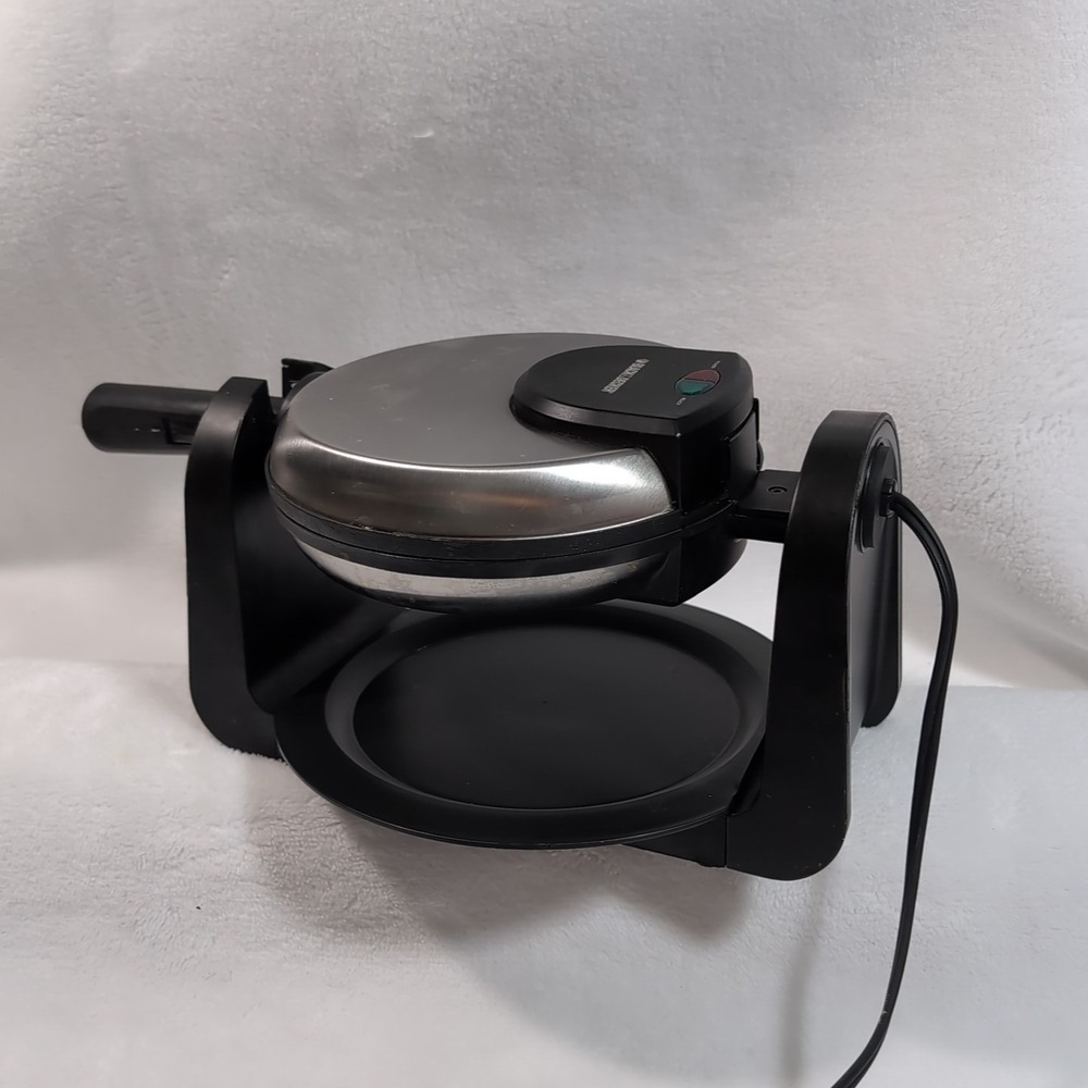 Black & Decker WM1404S Flip Rotating Belgian Waffle Maker SIlver Non-Stick Works